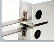 Model 3541-0400-120M attached to bolt-on knife edges
