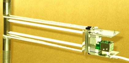 Model 3448 self-supporting axial furnace extensometer mounted to a flat sample